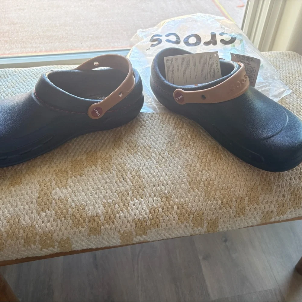 NWT Bistro Crocs Unisex Clog - Picture 8 of 9